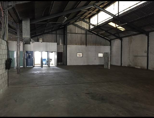 1,590M² FACTORY TO LET IN PAROW CENTRAL